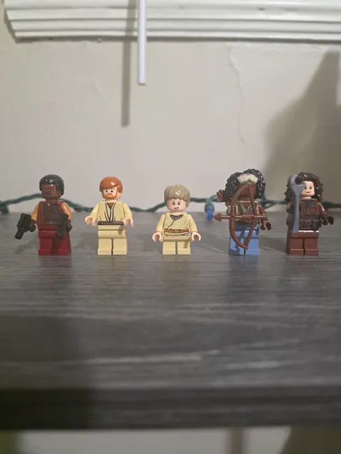 LEGO Star Wars Minifigure Lot (5) with Accessories, 2 Blasters & Bow