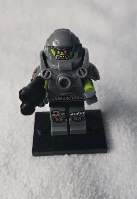 LEGO Minifigures (71000) Series 9 Alien Avenger