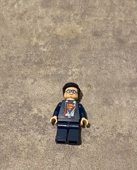 LEGO DC Super Heroes sh0083 Clark Kent / Superman Minifigure 5002202
