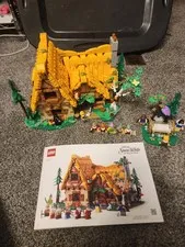LEGO Disney Princess: Snow White and the Seven Dwarfs' Cottage (43242)