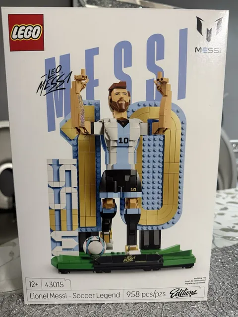 LEGO Editions 43015 Lionel Messi Soccer Legend Building Set 958 Pieces Argentina