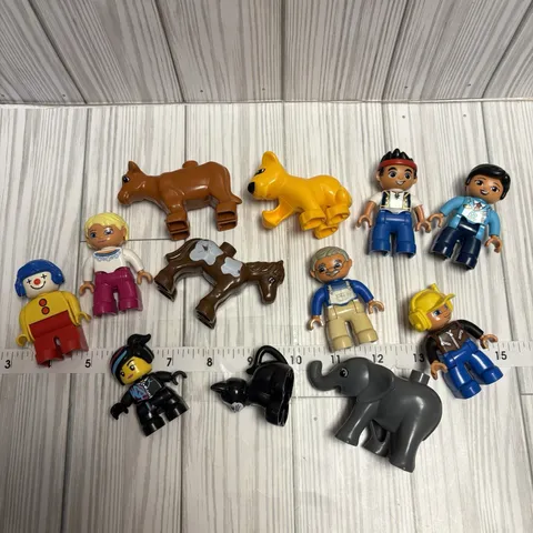 Lot of 12 LEGO Duplo Action Figures Toys Animals and People Cat, Horse, Lion