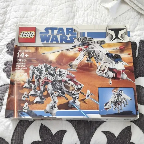 LEGO Star Wars 10195 Republic Dropship AT-OT