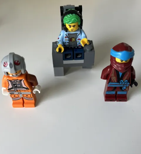 LEGO Minifigure Lot Set: Nya, Rebel Pilot, Gamer Pack