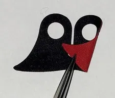 LEGO 88686pb03 Minifigure Cape Cloth Pointed Collar w/ Black & Red Sides ᯓ qty 1