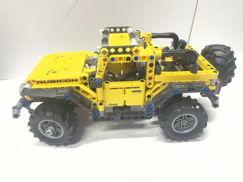 LEGO Technic Jeep Wrangler (42122) Collectible Vehicle Building Set  EUC