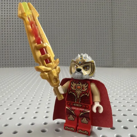 LEGO Fire Chi Lagravis  Minifigure LEGENDS OF CHIMA Loc097