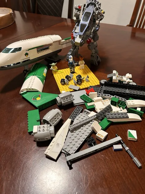 Lego Lot Incl. Star Wars Mini Figures & Walker Plus Cargo Plane Pieces