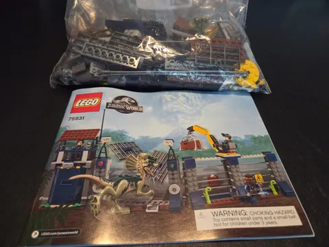 LEGO Jurassic World: Dilophosaurus Outpost Attack (75931) - Complete