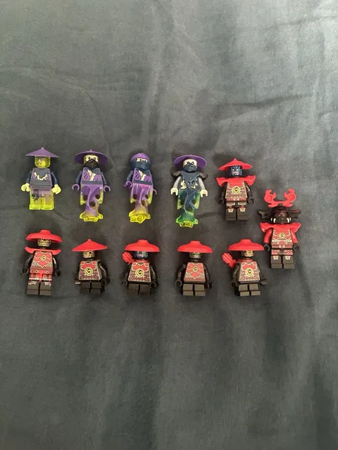 LEGO Minifigures lot of 11 purple witches and red warrior/ninja figures