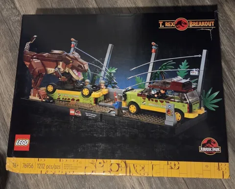 LEGO Jurassic World: T. rex Breakout (76956)