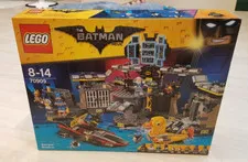 LEGO Batman Movie 70909 Batcave Break In 1047 Pieces Batman Penguin Retired