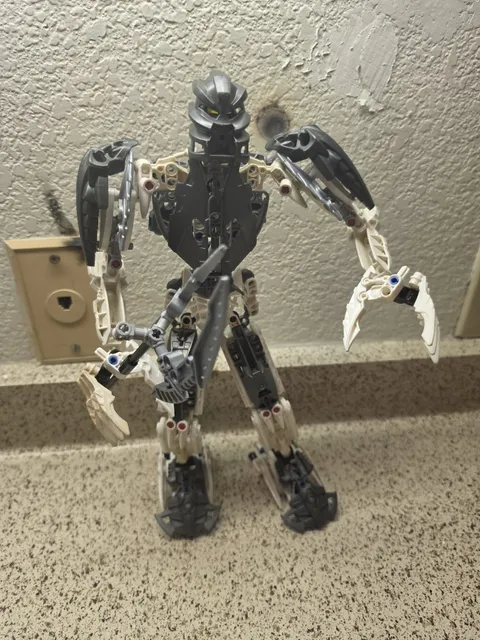 LEGO BIONICLE: Takanuva (8699) Incomplete