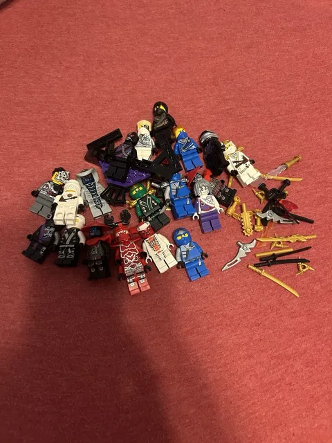 LEGO NINJAGO Ninjago Minifigure Lot w/ Weapons 