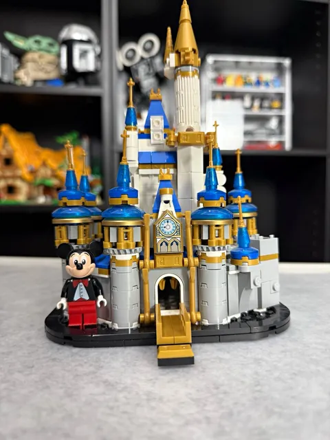 LEGO 40478 Mini Disney Castle Disney Parks Mickey Mouse 567pc Limited Ed