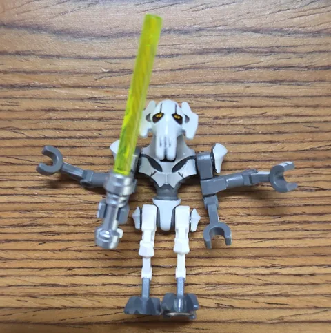 LEGO sw0515 Star Wars General Grievous Minifigure w/ Lightsaber, Age 6+