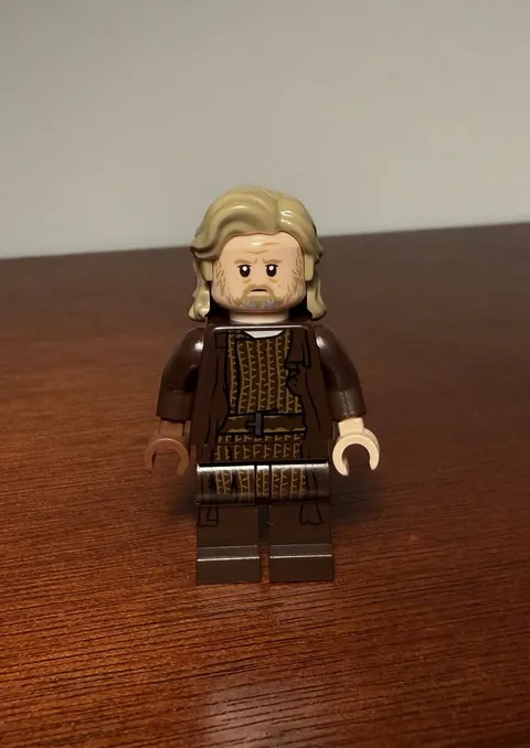 LEGO Star Wars Episode 8 Luke Skywalker Minifig Minifigure 75245 SW1039