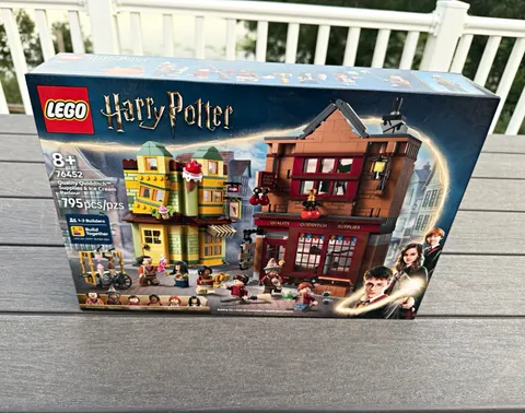 LEGO Harry Potter Quality Quidditch Supplies & Ice Cream Parlour 76452 795 pcs