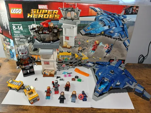 LEGO 76051  Marvel Airport Battle | +Minifigs +Box +Manual +Comic | 99% Complete