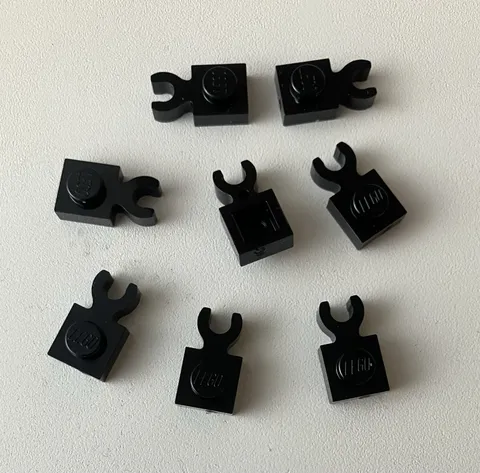 LEGO 8x NEW Pieces Plate 1x1 w/ Holder Vertical Grip BLACK #44860
