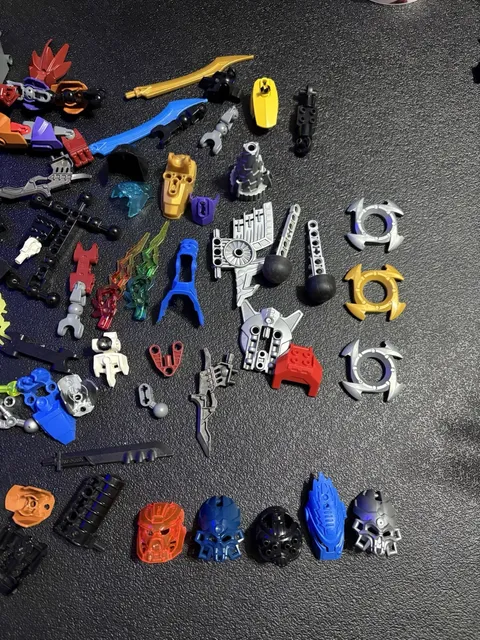 LEGO BIONICLE Mixed Parts & Accessories Bulk Lot Masks Weapons Technic Pieces