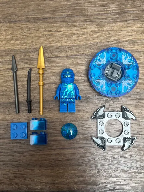 LEGO Ninjago NRG Jay Minifigure njo0061 9570 With Spinner and Weapons