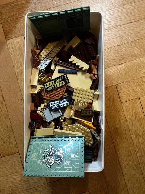 Large Lot Of Lego Harry Potter Castle, quidditch, misc. + Accessories 4 LBS+
