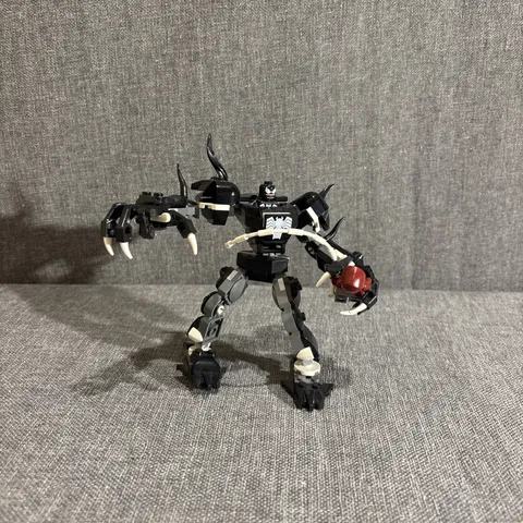 LEGO Venom Mech Armor vs. Miles Morales Spider-Man 76276