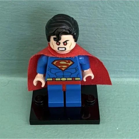 LEGO Superman Minifigure MINIFIGURES with Red Cape and Black Display Base
