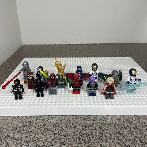 Random Lego Marvel Super Heros Avengers Lot Thor Spiderman Ultron Cap Loki Venom