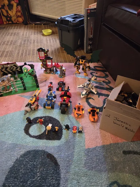 LEGO Ninjago/JW/Sonic Lot Of 7 Minifigures & 11 Sets
