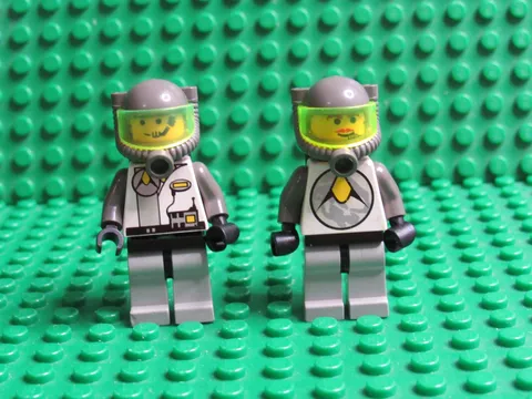 Lot of 2 LEGO Space Exploriens Minifigs 6982 6958 6899 6856 6938 SP54
