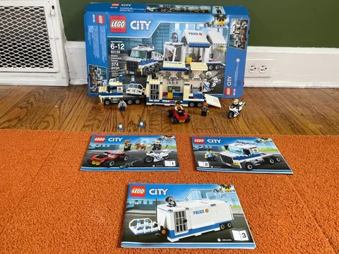 LEGO CITY: Mobile Command Center (60139) Complete Set