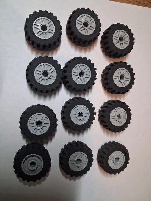 B-1 Lego Lot 12 Wheel 30.4 x 14 Light Bluish Gray Bolts 55981c02 Offset Tread