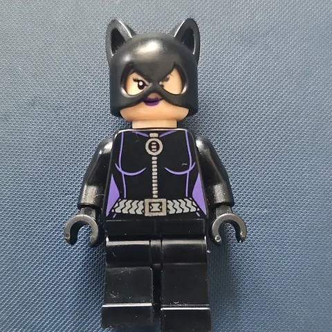 LEGO Minifigures Series 4 Catwoman Collectible Minifigure col04-6