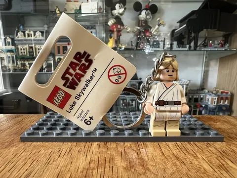 Retired 2010 LEGO 852944 Star Wars Luke Skywalker Minifigure Keychain Key Chain