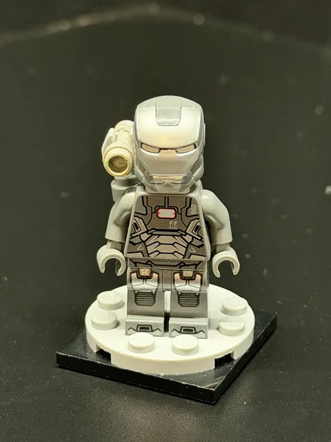 Lego Super Heroes: War Machine Dark Bluish Gray Silver Armor Minifigure 