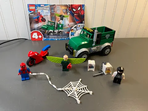 Lego - Spider-Man - Juniors - Vulture's Trucker Robbery #76147  #2 w/Instruction