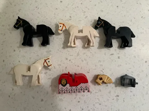 Lego Classic Castle Horse Lot x4- Black w/ Movable Head Minifig - w/accesories