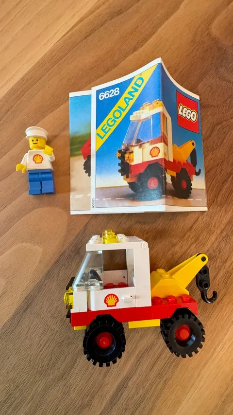 Vintage 1981 LEGO 6628 Shell Tow Truck  Complete with Instructions