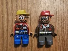 Vintage Duplo Action Wheeler #9200 Race Car  Pit Crew Figure Lot of 2