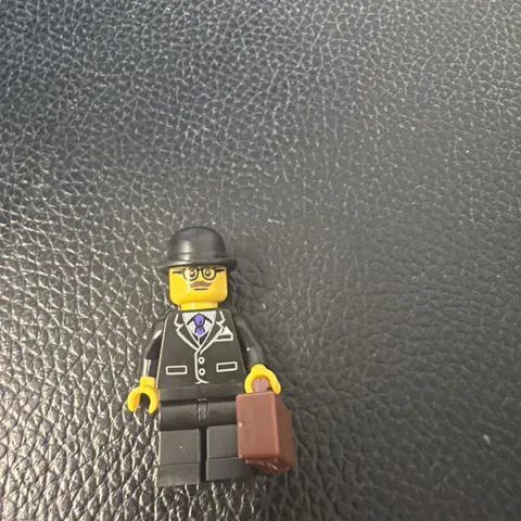 LEGO MINIFIGURES Businessman Minifigure Series 8 CMF