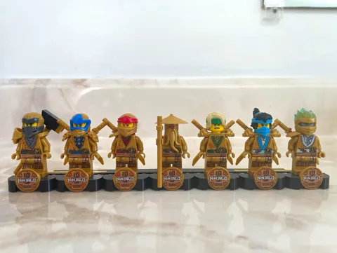 LEGO NINJAGO All 10 Years Anniversary golden ninja  - (READ DESC)