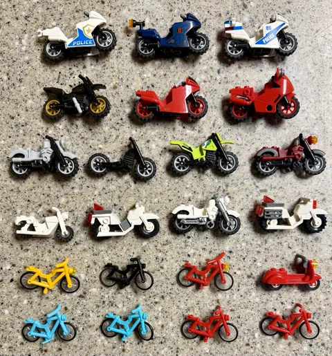 LEGO 23 Pc MOTORCYCLES - DIRT BIKES - BICYCLES - SCOOTER - POLICE Lot