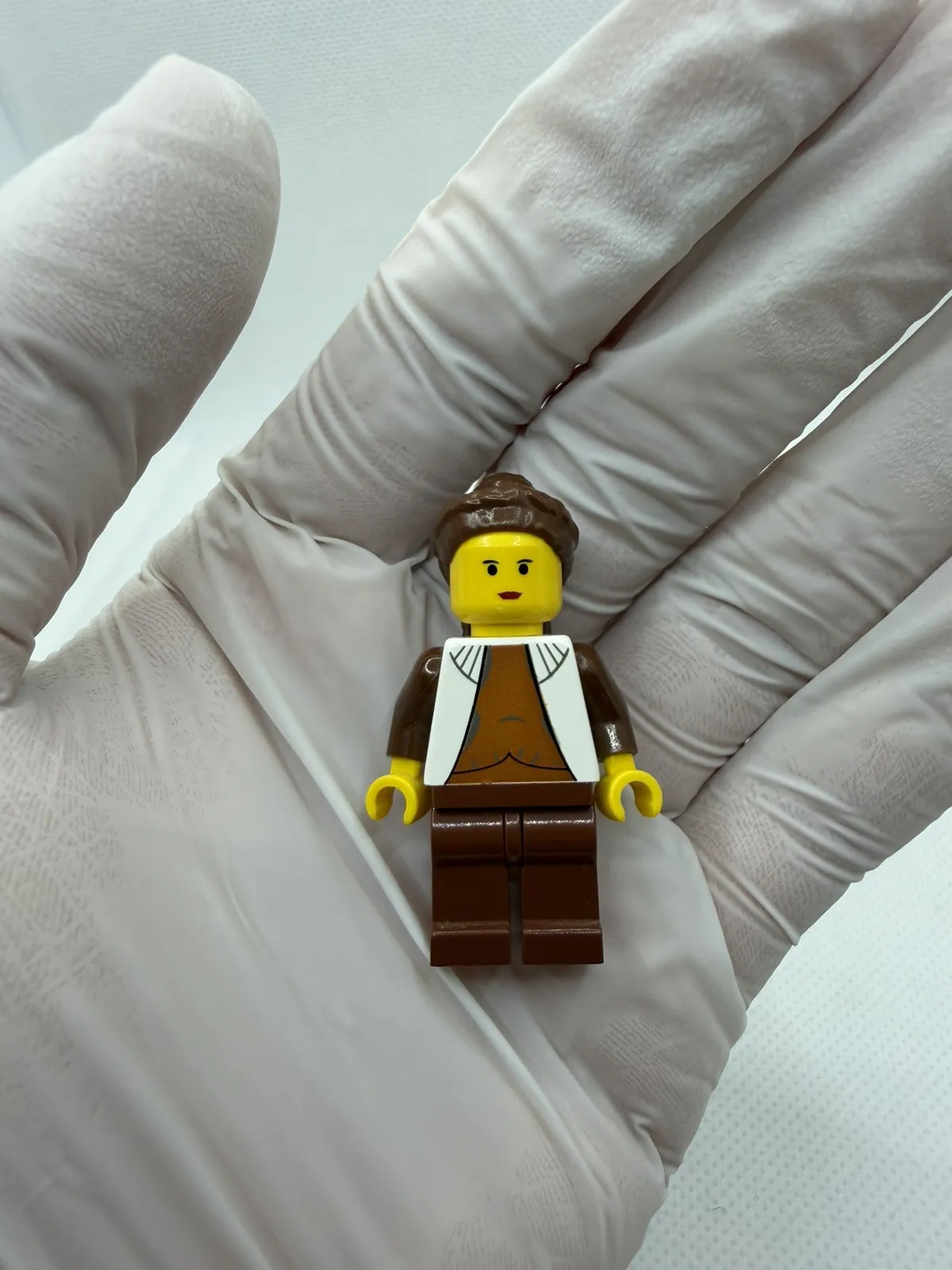 Authentic LEGO Princess Leia SW0104 Minifigure Cloud City 10123