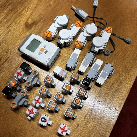 LEGO MINDSTORM Ev3 And Power Functions Motors Sensors And Power Bricks Lot Of 32