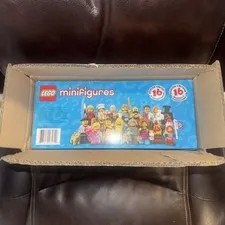 LEGO Minifigures Series 17 (71018). Sealed Case of 60 Packets, RARE!