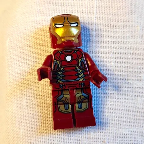 Official LEGO Marvel Super Heroes Iron Man Mark 45 (or Mark 43) minifigure