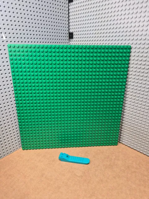 LEGO Genuine Base Plate (NO PART NUMBER) - 32x32 Green - Scratches