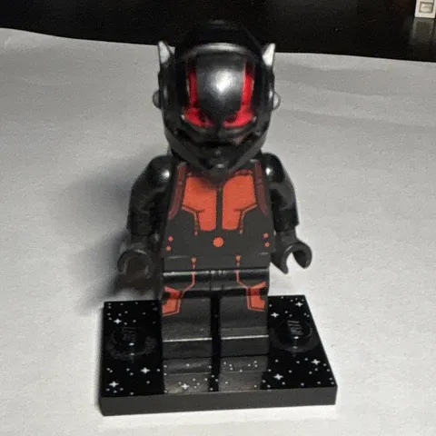 LEGO Marvel Antman Hank Pym Minifigure 76039 wrong head piece